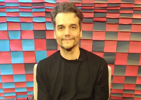 Wagner Moura gera discussão após foto comendo camarão em ocupação do MTST 