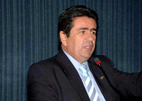 Com slogan tratando da marginalidade, Wallace entra na política