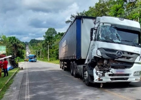 Sobe para 30 o número de vítimas no acidente com micro-ônibus na BR-174 