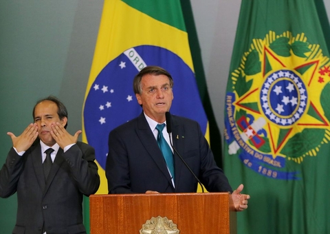 Bolsonaro cita PRF e pede 'compreensão' de servidores sobre reajuste