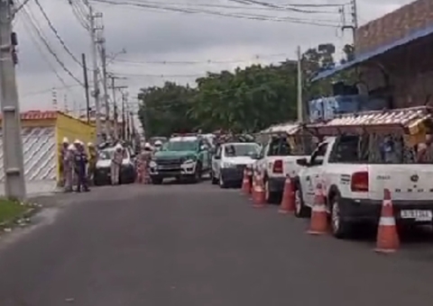 População protesta e impede serviço da Amazonas Energia em Manaus; vídeo