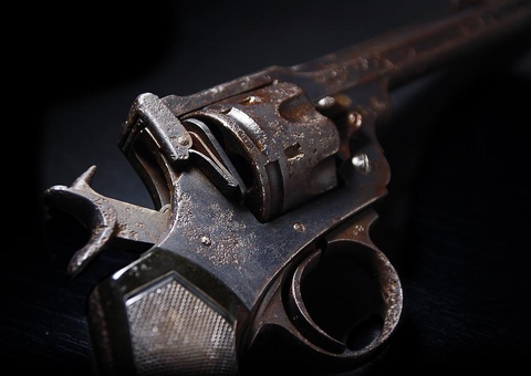 Pistoleiro executa homem com tiro na cabeça no meio da rua em Manaus