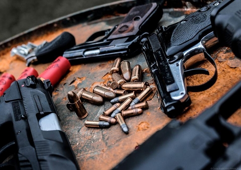 Adolescente é crivado de tiros ao sair de casa para ir à lanchonete em Manaus