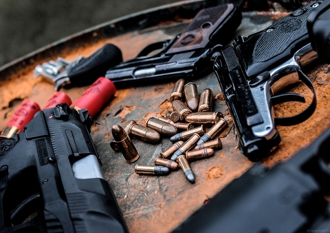 Homem mata três mulheres a tiros e fere 4 pessoas em reunião de condomínio