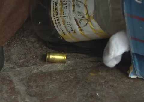 Moradores de rua são mortos a tiros de fuzil enquanto dormiam em metrô no RJ