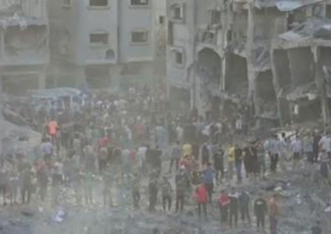 Mais de 60 pessoas morrem em bombardeio em campo de refugiados na Faixa de Gaza