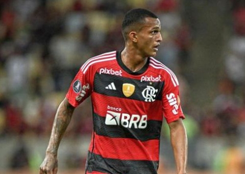 Lateral do Flamengo ganhava R$ 150 e foi descoberto por ídolo do clube