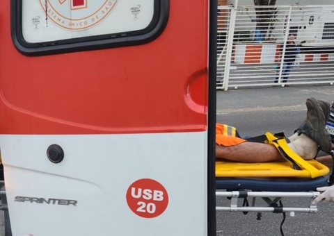 Acidente com moto deixa homem ferido na av. André Araújo em Manaus