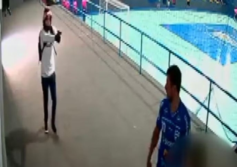 Vídeo: Professor é executado com 15 tiros enquanto dava aula para idosos 