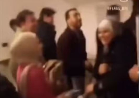 Rebeldes e civis saqueiam casas do ditador Bashar al-Assad na Síria