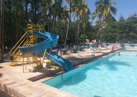 Banhista que cortou o pé em piscina do clube receberá indenização