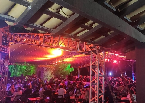 Festa com 600 pessoas é flagrada dentro de condomínio em Minas Gerais