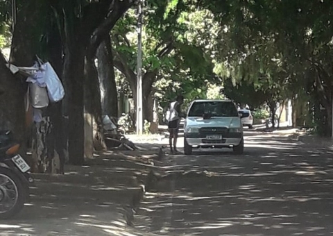 Mulher com coronavírus passa saliva em carros e cospe em motoristas