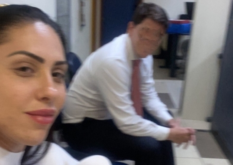 Mãe de Henry Borel fez selfie sorrindo após depor em delegacia