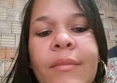 Mulher morre após ser agredida com golpes de facão pelo marido 