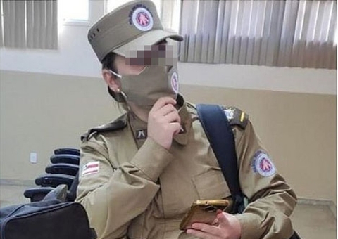 Jovem é presa após fingir ser PM para 'dar orgulho à família'