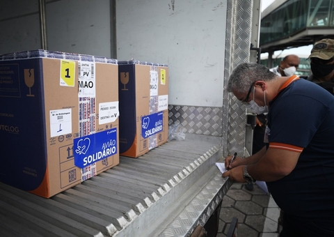 Amazonas recebe mais de 8 mil doses de vacina contra Covid-19