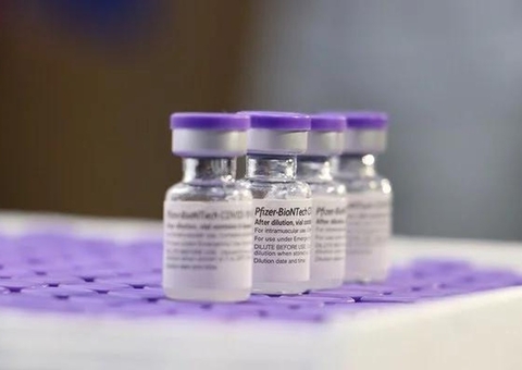 Lote com 936 mil doses de vacina da Pfizer chega hoje ao Brasil