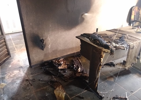 Ataques do Comando Vermelho deixam rastros de destruição em Manaus; veja