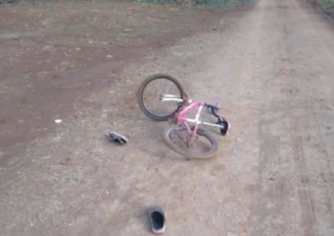 Vizinho tenta matar criança de 10 anos que andava de bicicleta pela rua