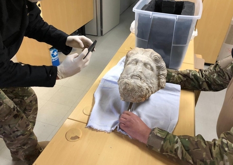 Obra de arte suspeita de ter sido roubada na Líbia é apreendida no Brasil