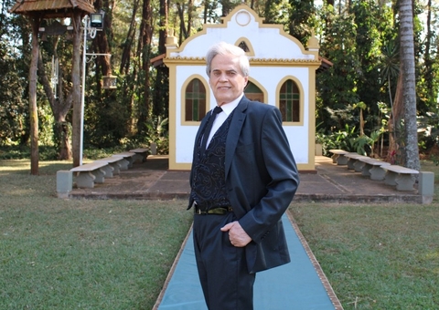 Aos 74, brasileiro vence concurso de beleza internacional