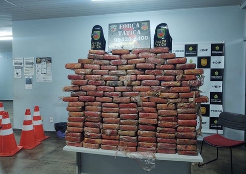 Quadrilha é presa com 128 tabletes de maconha em porta-malas de carro em Manaus