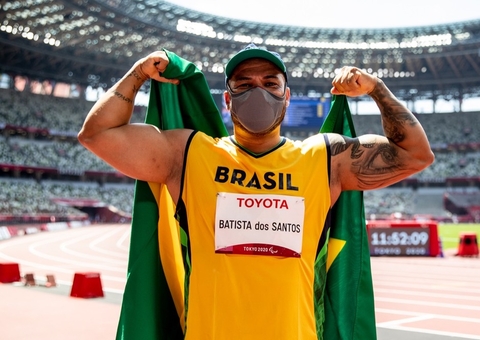 Claudiney Batista conquista ouro no lançamento de disco em Tóquio