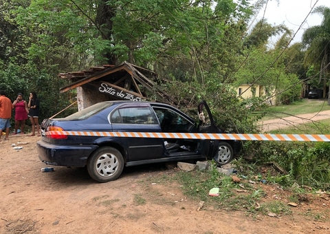 Três crianças morrem após motorista bêbado perder controle de carro