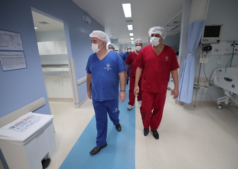 Queiroga visita hospital referência no Amazonas em tratamento da Covid-19