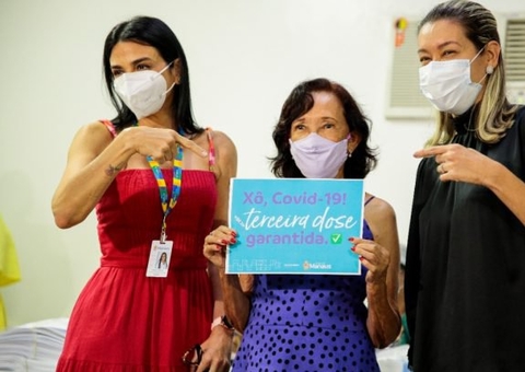 Idosos de 70 anos ou mais recebem orientações sobre dose de reforço em Manaus
