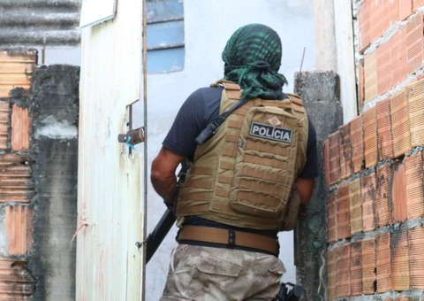Polícia procura 21 criminosos durante operação em áreas vermelhas de Manaus