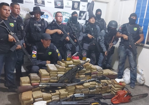 Pirata de rio 'Gambiarra' é preso com 300 kg de drogas e fuzis no Amazonas