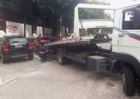 Carro é apreendido por deixar de pagar estacionamento 297 vezes em Manaus