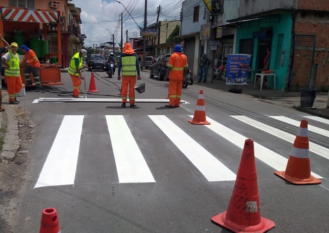 Sinalização de trânsito é reforçada após pedido de moradores na zona Sul de Manaus