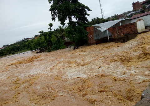 Catástrofe: Temporais que já duram cinco dias deixam quase 4 mil desabrigados na Bahia