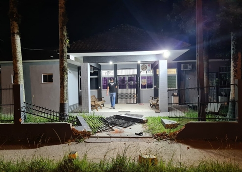 Criminosos entram em delegacia e roubam viatura da Polícia Civil