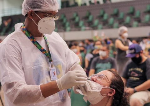 Mais de mil testes para Covid-19 foram realizados nas primeiras horas em posto de testagem em Manaus