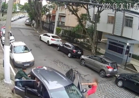 Idosa morre após ser jogada de carro em movimento roubado por bandidos 