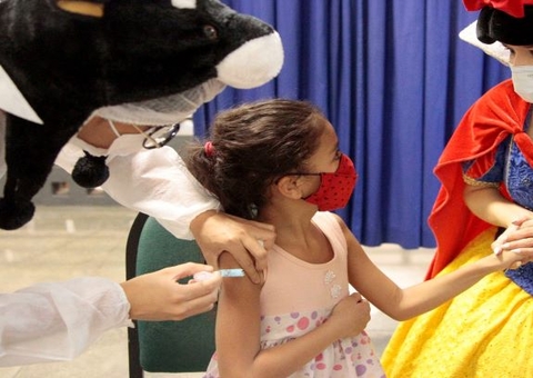 Vacinação de crianças de 5 a 11 anos será intensificada hoje para retorno às aulas em Manaus