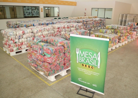 Toneladas de alimentos arrecadados durante jogo do Vasco e Guarani são doados em Manaus