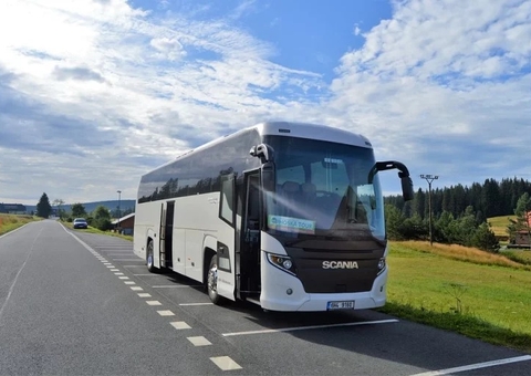Passageira que quebrou os dedos em queda no ônibus será indenizada