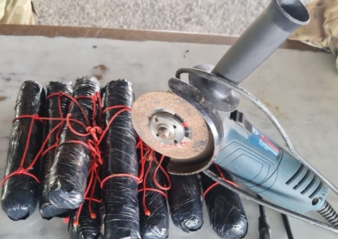 PF apreende drogas, avaliadas em R$96 mil, dentro de cano de embarcação no Amazonas