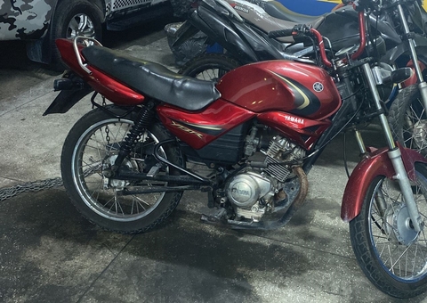 Homem é preso ao abastecer moto roubada em Manaus