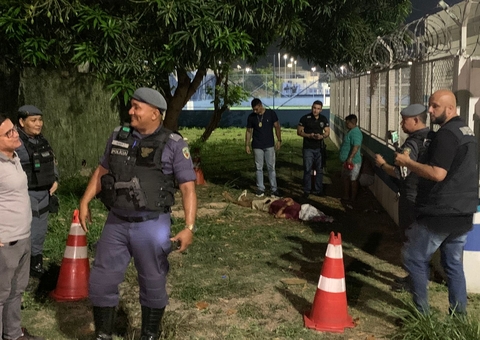Homem é morto com 7 tiros durante transmissão 'ao vivo' de jogo de futebol em Manaus