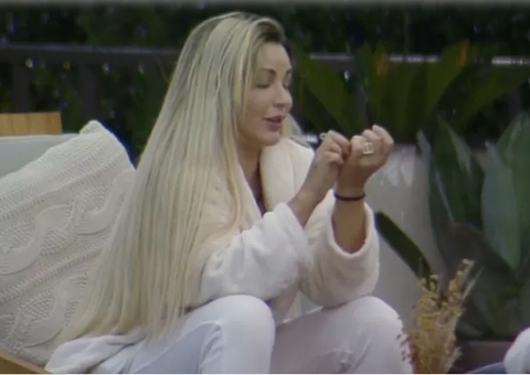 Deolane reclama de ser chamada de 'chifruda' por Tati: 'Ela é baixa'