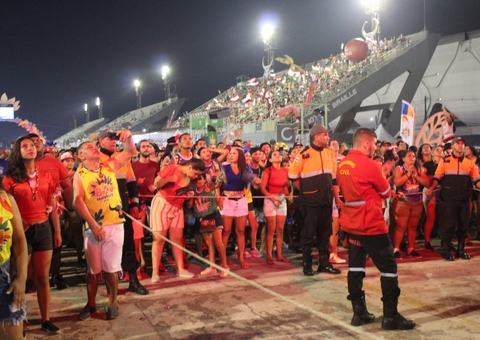 Mais de 30 mil pessoas lotam sambódromo na 3ª noite do Boi Manaus
