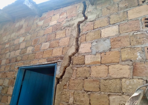 Defensoria pede retirada de famílias de casas com risco de desabamento no Amazonas