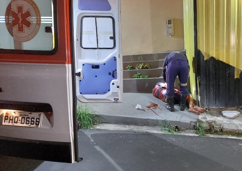 Discussão por dívida termina com homem esfaqueado e baleado em Manaus