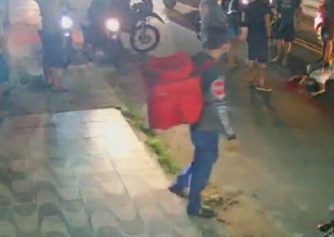 Vídeo com cenas chocantes mostra momento em que jovem tem cabeça esmagada por moto em Manaus